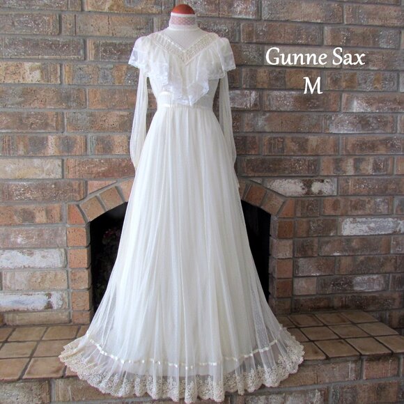 GUNNE SAX VICTORIAN STYLE WEDDING GOWN, CREAM w WHITE LACE, RUFFLES--GORGEOUS! - Picture 1 of 12